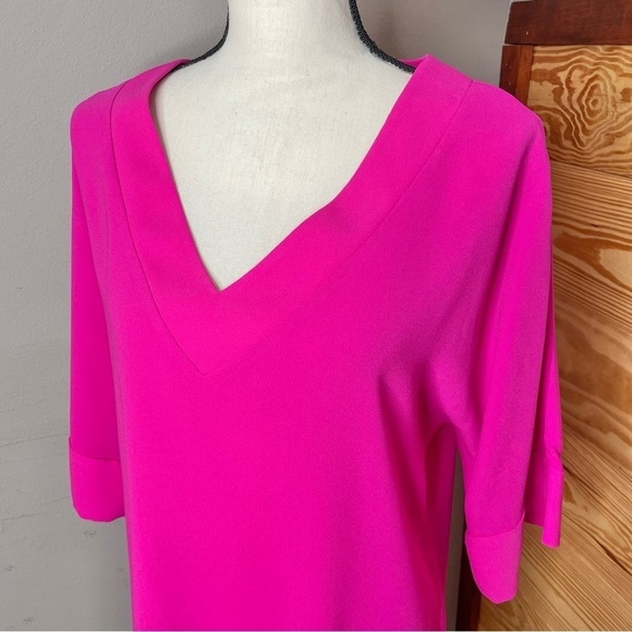 Trina Turk Dellia V-Neck Mini Shift Dress in Snapdragon Hot Pink Small - Picture 7 of 11